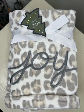 Brand New-Balsam & Fir JOY Cheetah Print Christmas Hand Towels-Set of 2